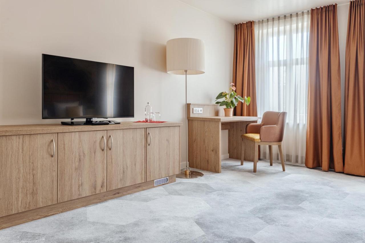 Hotel & Restaurant Roedersaal Grossrohrsdorf ภายนอก รูปภาพ